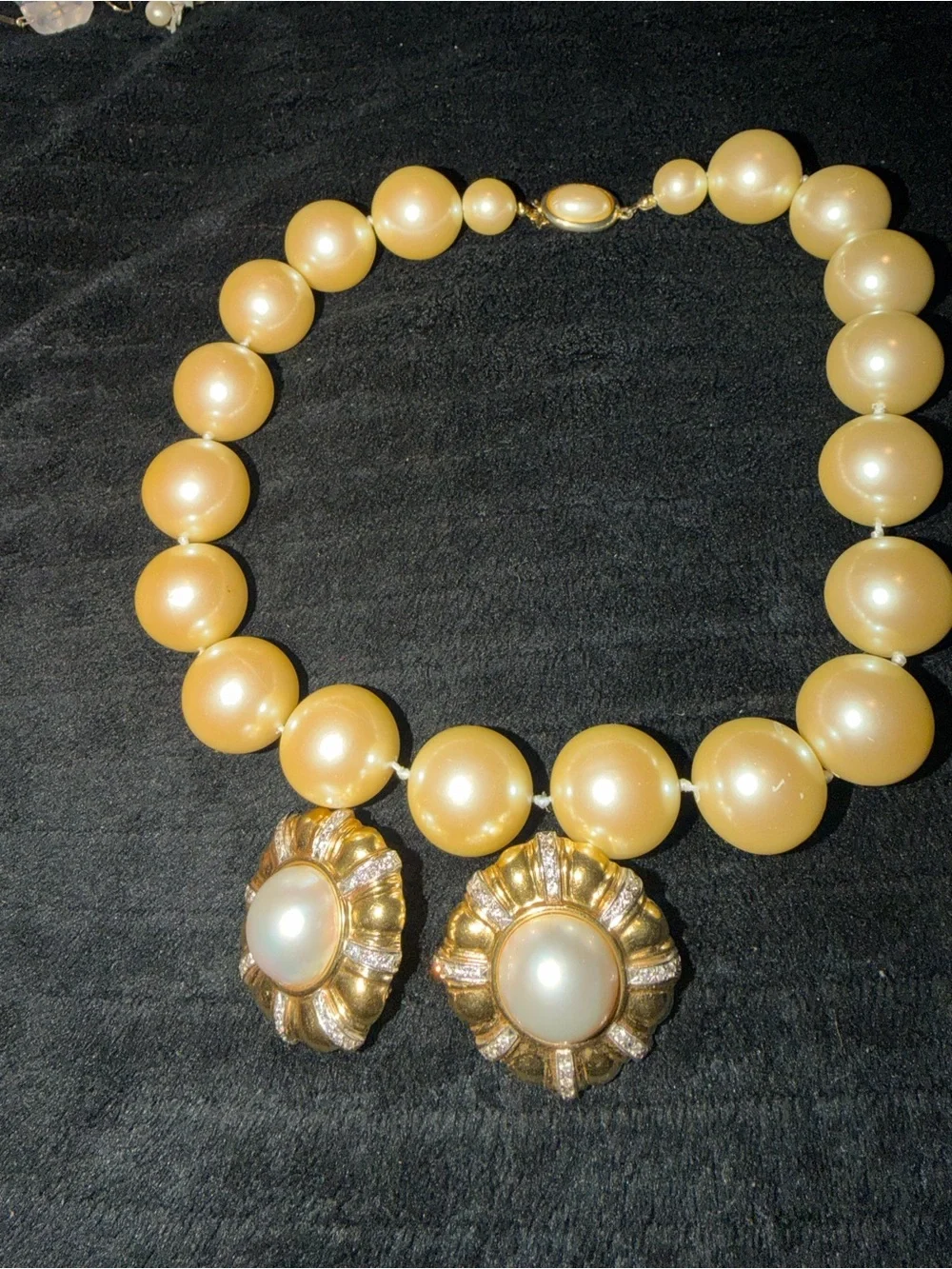 N/A elegant gold